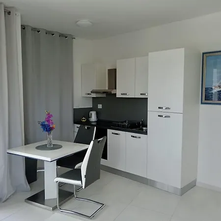 Lina Apartman *
